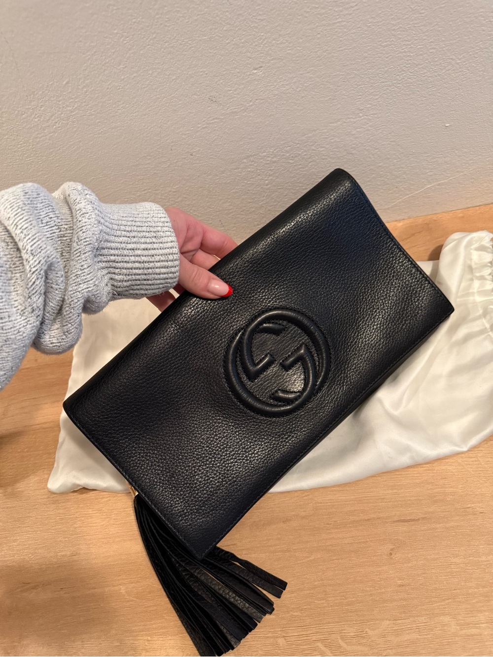 Gucci Black Pebbled Leather Clutch with Tassel - Picture 2 of 9